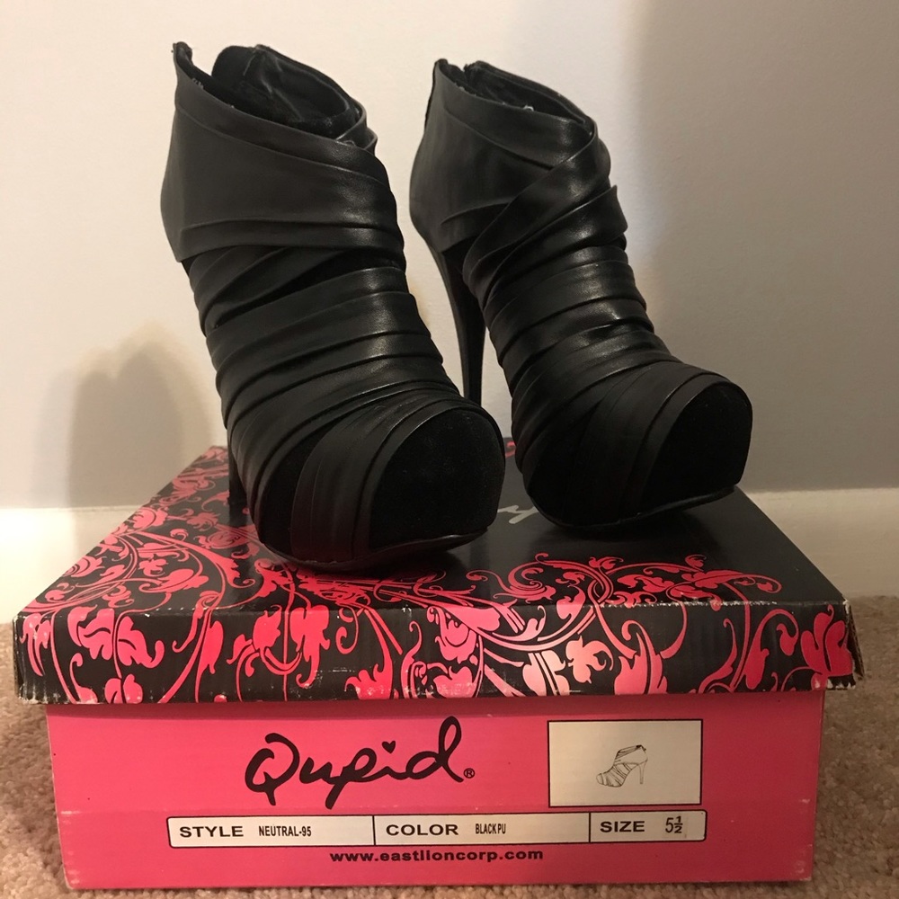 Qupid Black Stiletto Booties